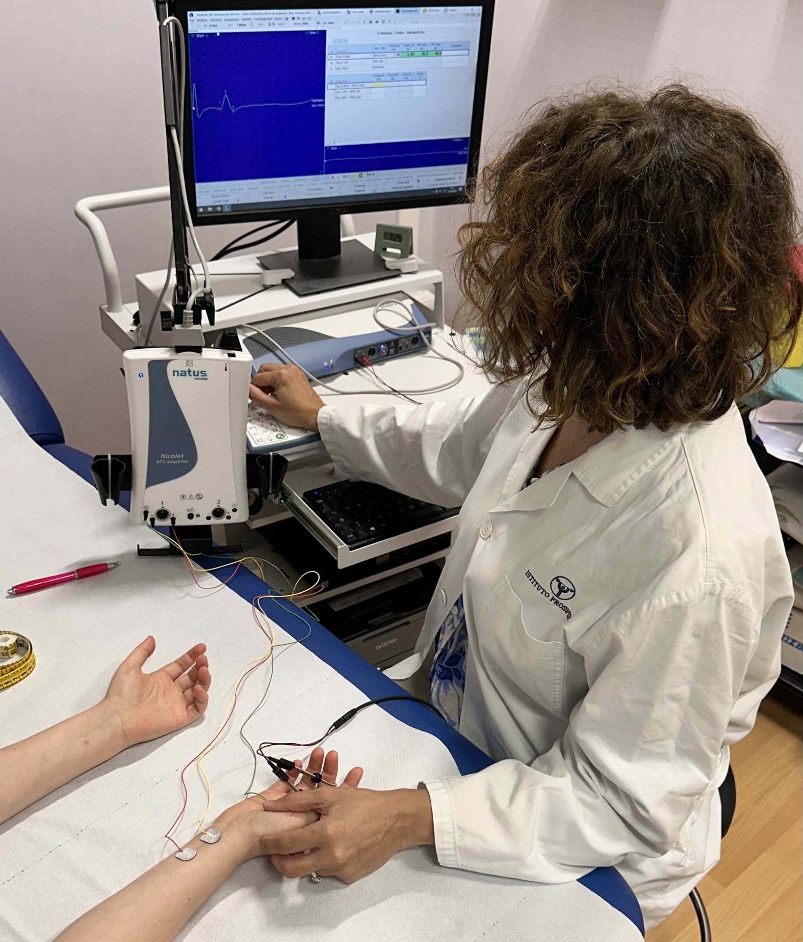 Esame neurofisiologico su paziente anziano